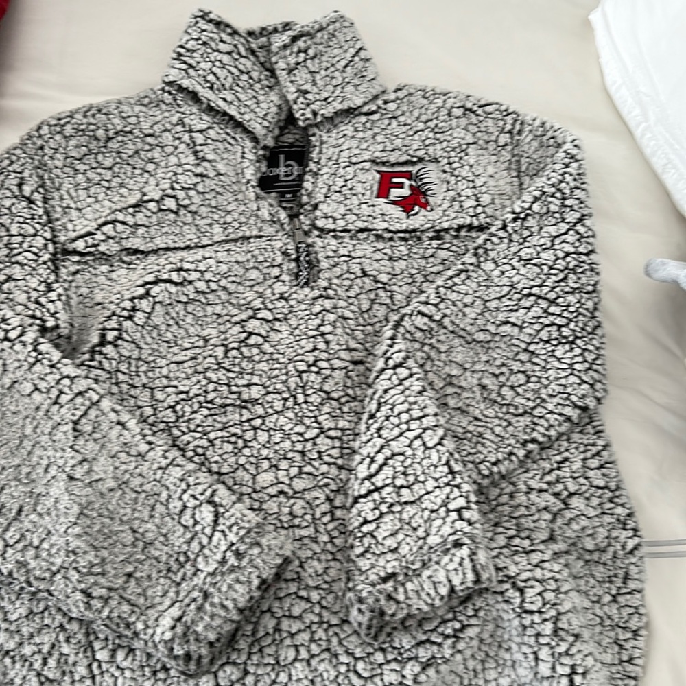 FAIRFIELD UNIVERSITY  Sherpa size M SUPER COZY!